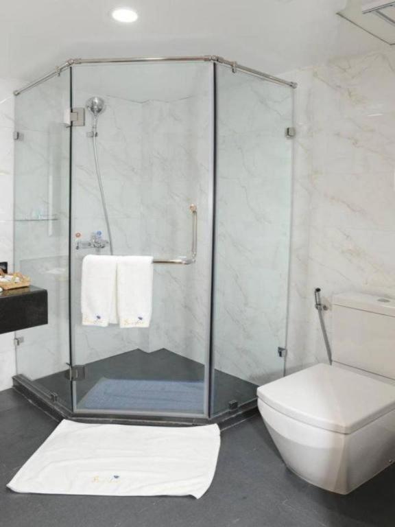 8Day Hotel Γιανγκόν Εξωτερικό φωτογραφία