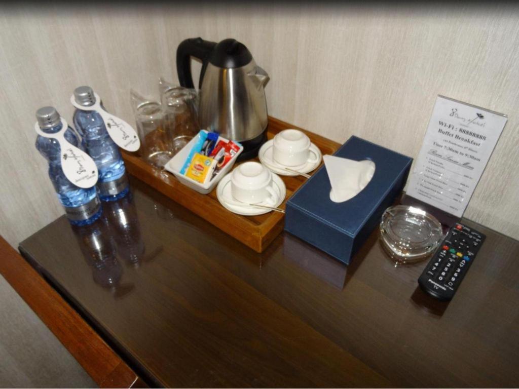 8Day Hotel Γιανγκόν Εξωτερικό φωτογραφία