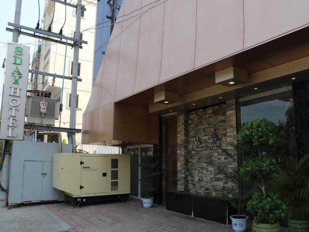 8Day Hotel Γιανγκόν Εξωτερικό φωτογραφία