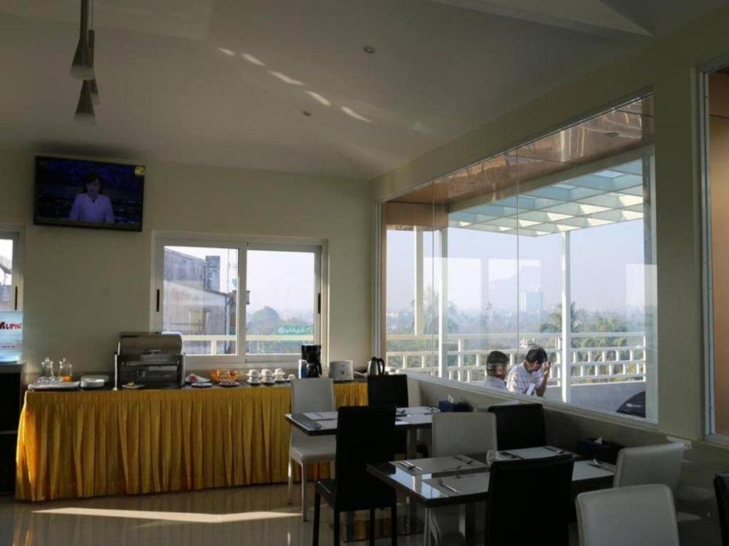 8Day Hotel Γιανγκόν Εξωτερικό φωτογραφία