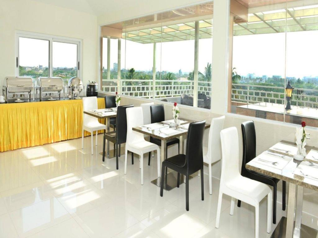8Day Hotel Γιανγκόν Εξωτερικό φωτογραφία