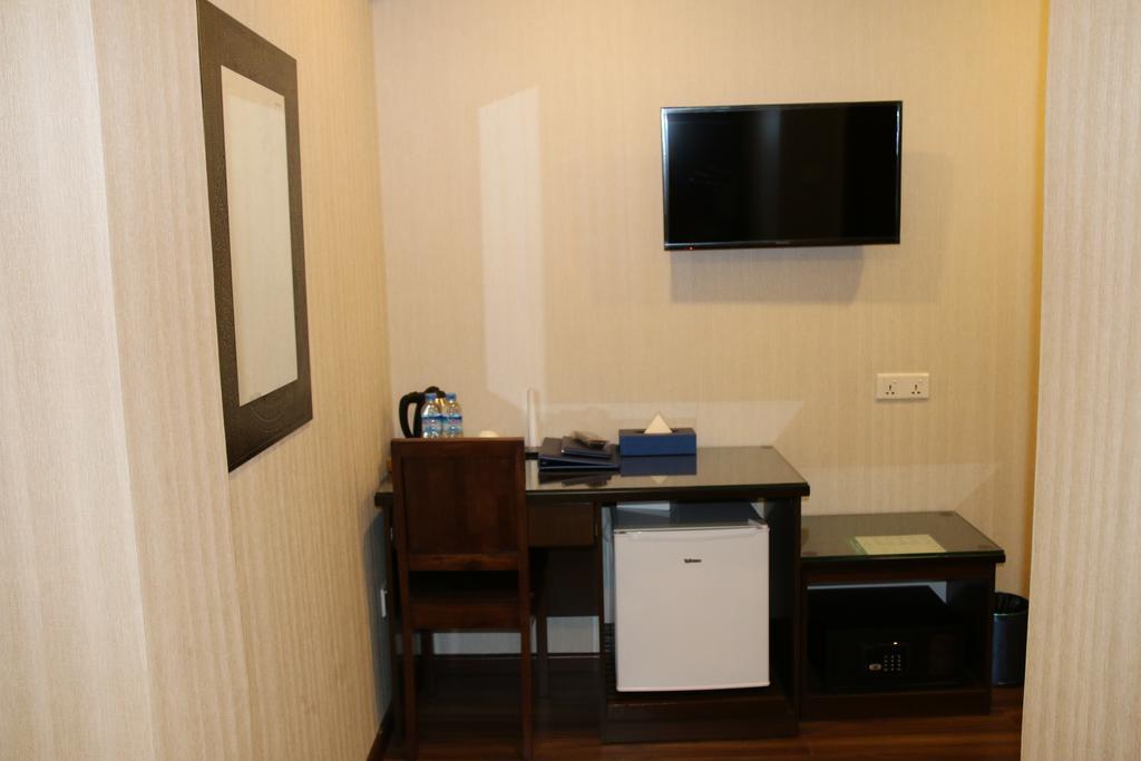 8Day Hotel Γιανγκόν Δωμάτιο φωτογραφία