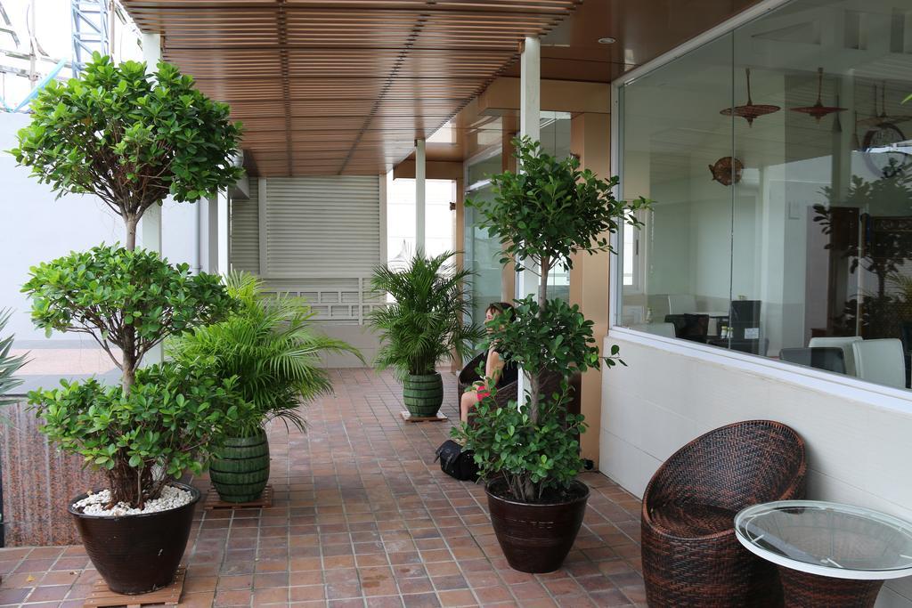 8Day Hotel Γιανγκόν Εξωτερικό φωτογραφία